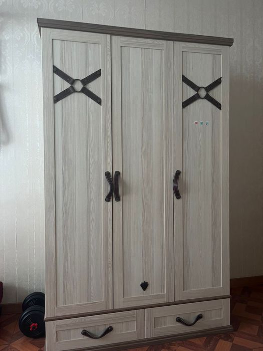 Кровать и шкаф для подростка