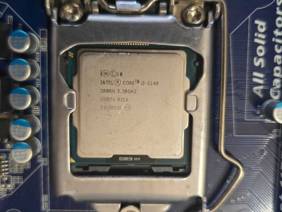 Kit Gigabyte GA-H61M-DS2, LGA1155 + Intel I3-3240 3.40GHz + 4GB DDR3 Kingston 1333MHz