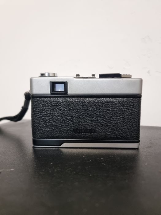 Mamiya 135 EE cameră foto compactă cu telemetru, pe film de 35mm