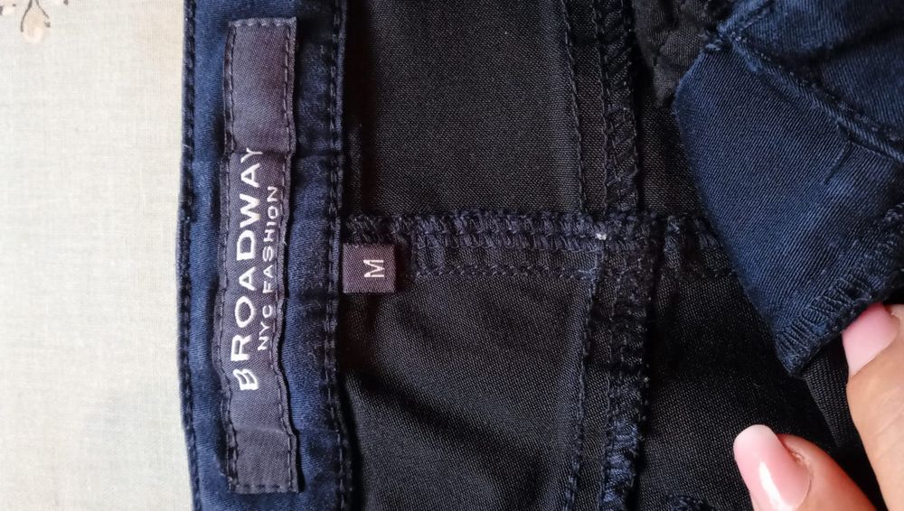 Pantaloni scurți