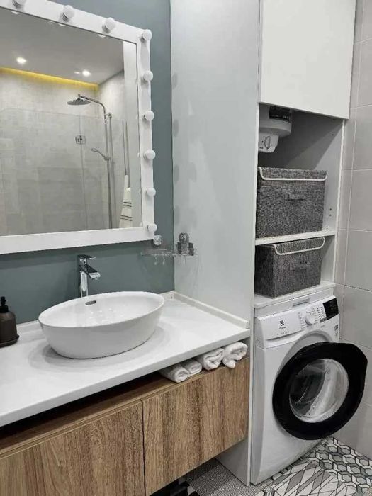 Дава се под наем Двустаен апартамент в София, Зона Б-18 - 65 кв.м за 561 € - Снимка #2