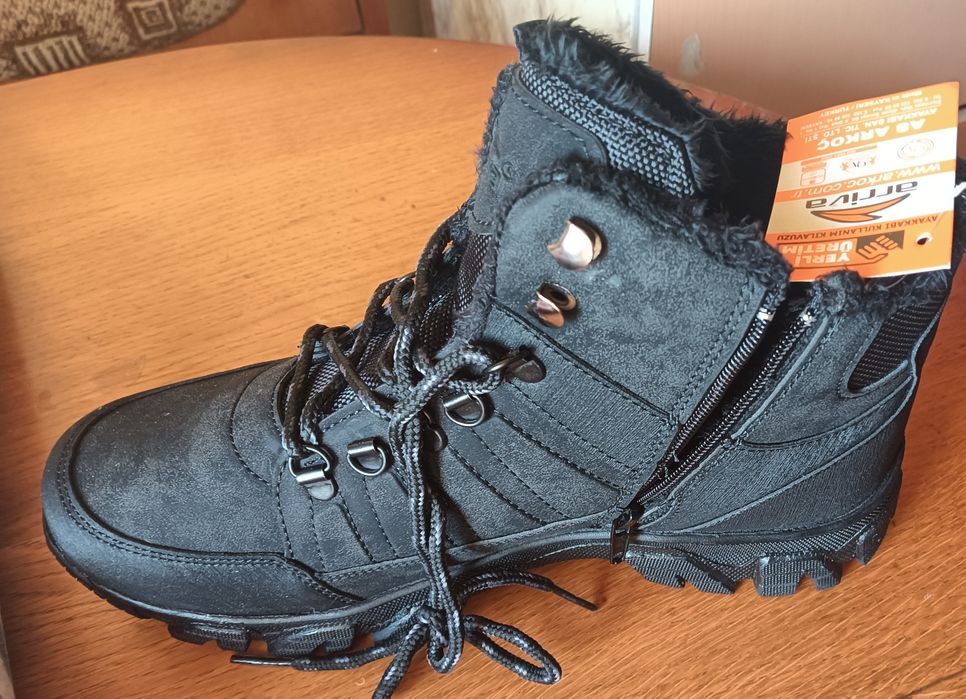 Ghete de iarnă, mărimea 41. Noi, cu etichetă.