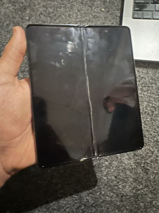 Samsung Z fold4 ichki ekran ishlamaydi hamma malumot pasda qarang