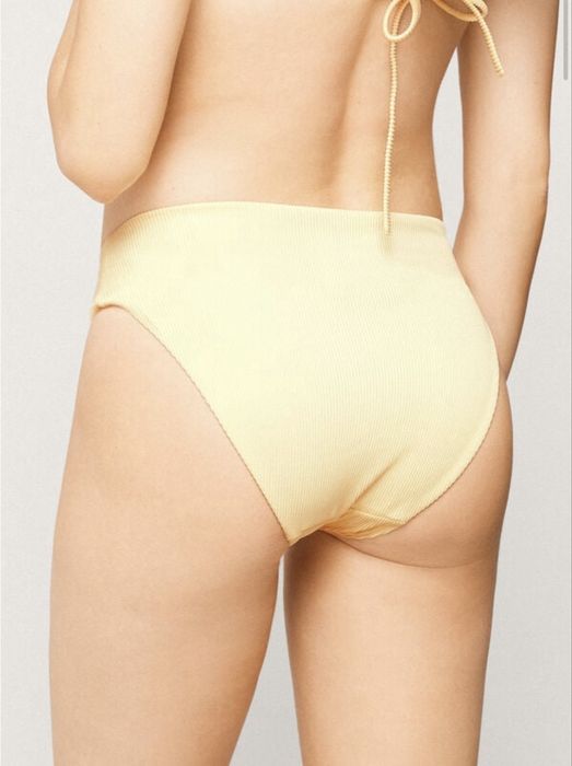 Нов бански Tezenis рипсана материя – пастелно жълт, горнище 80B/75C/70D/65E, долнище S