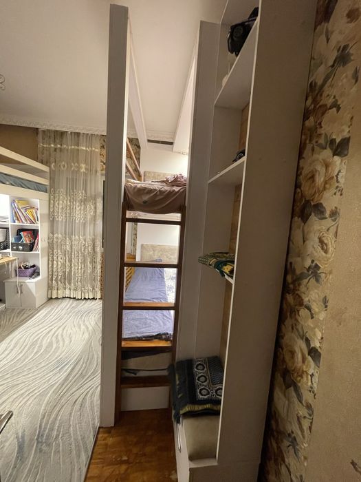 Продаются  3 кровати со шкафом