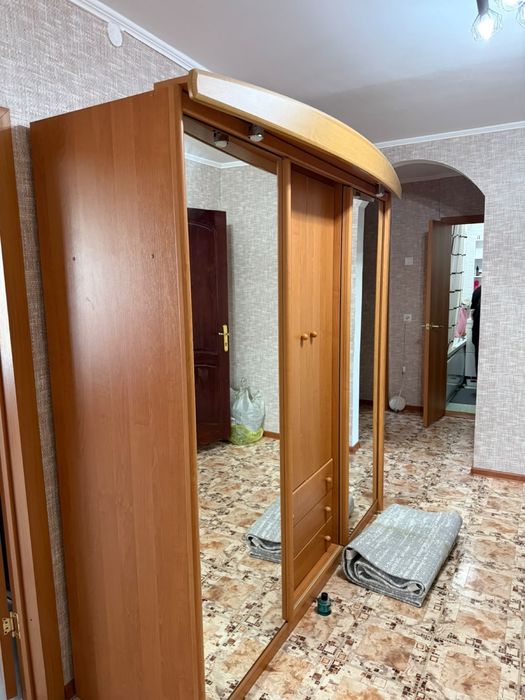 Продам большой шкаф