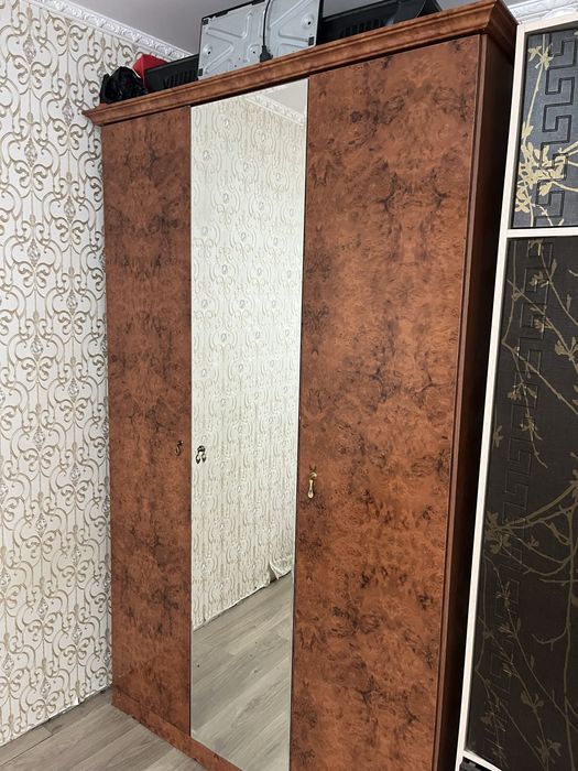 Продам шкаф с тумбочками