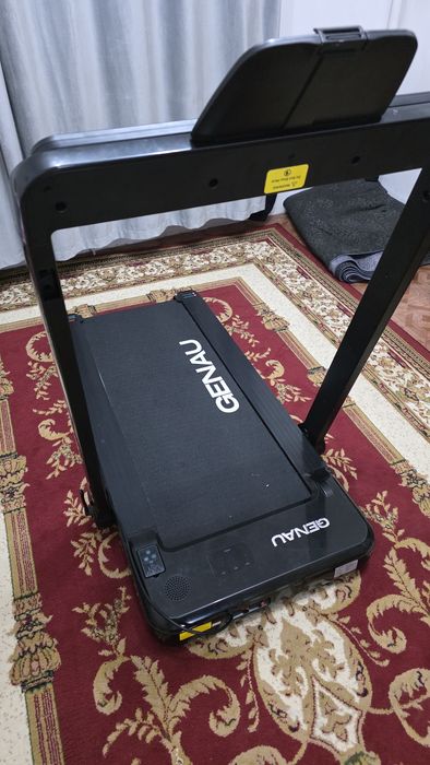 Компактная и стильная беговая дорожка