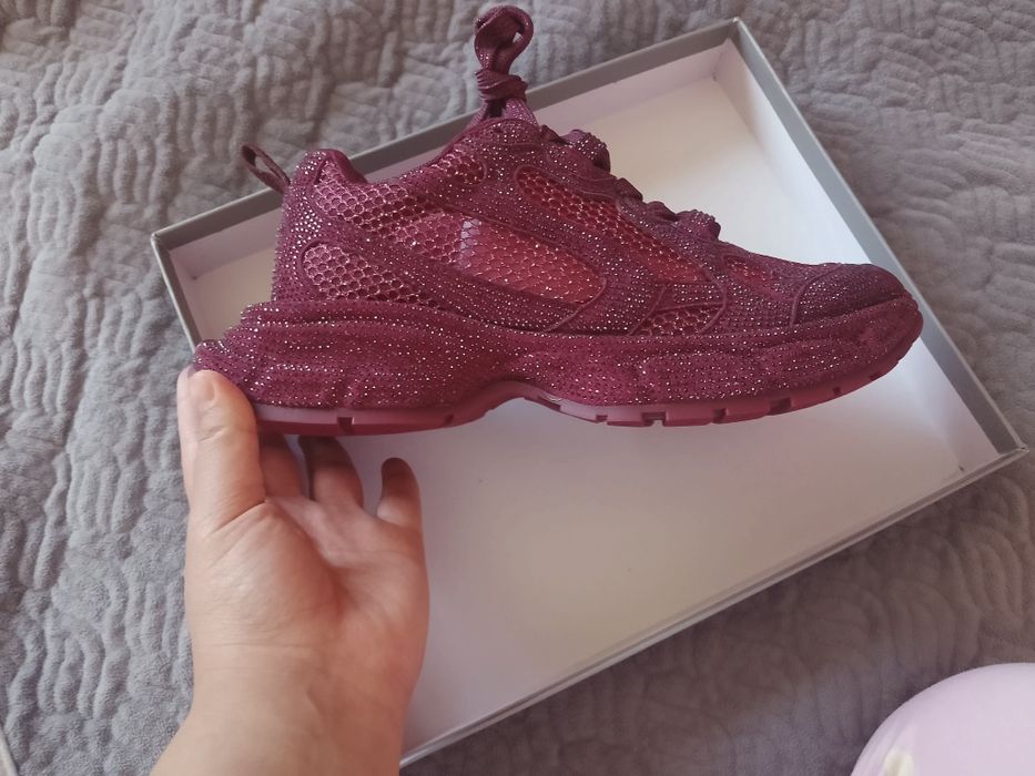 Продам кроссовки Balenciaga