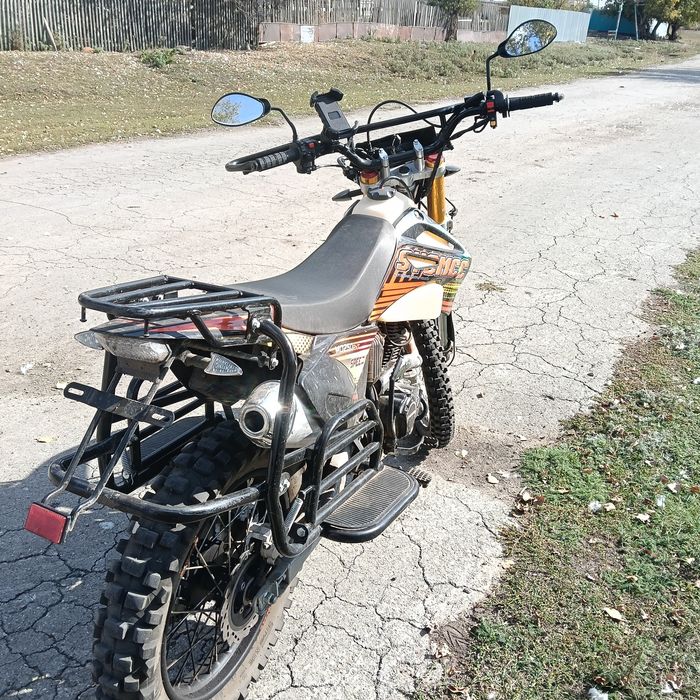 Продам мотоцикл 250 эндуро, пробег только 2000 км,