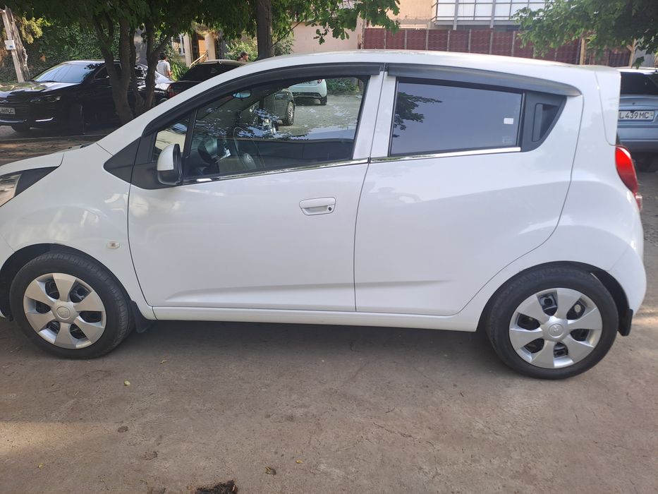 Спарк сухой год 2015  метан бензин  хорошем  состоянии