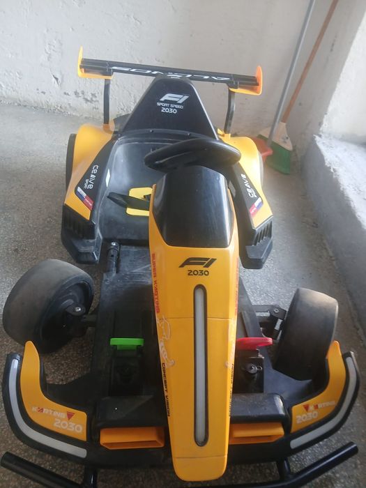 Mașinuță formula 1 pentru copii