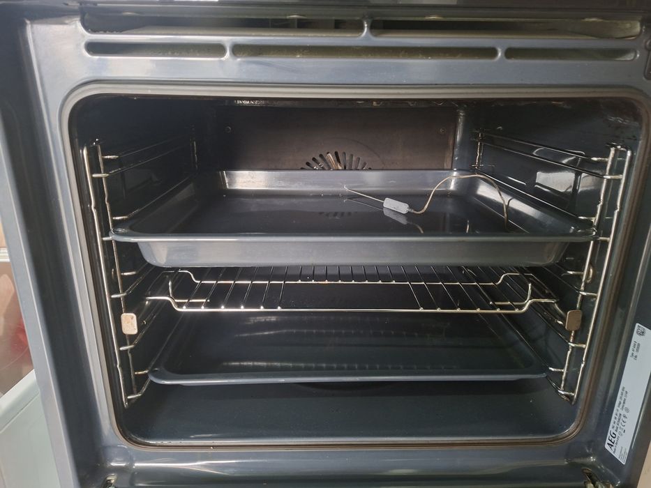 Фурна за вграждане AEG