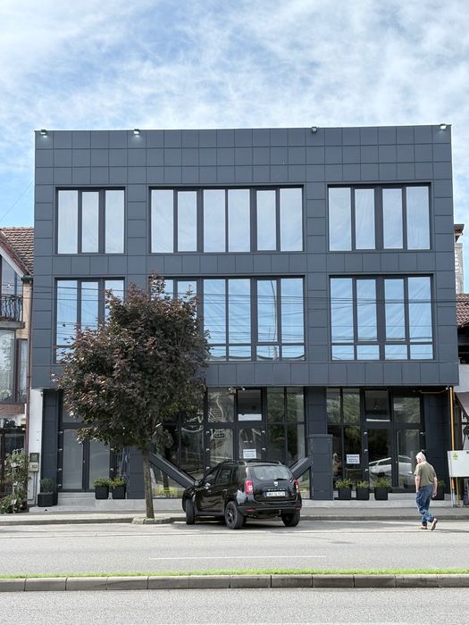 Spațiu comercial