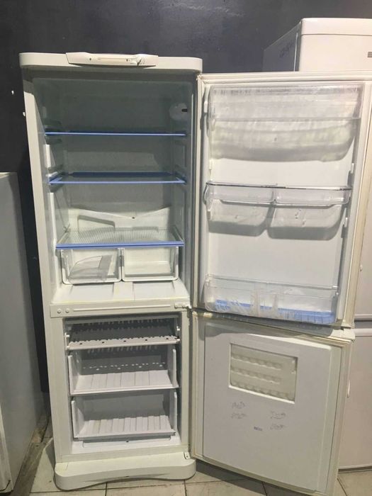 Продам современный , рабочий  холодильник .