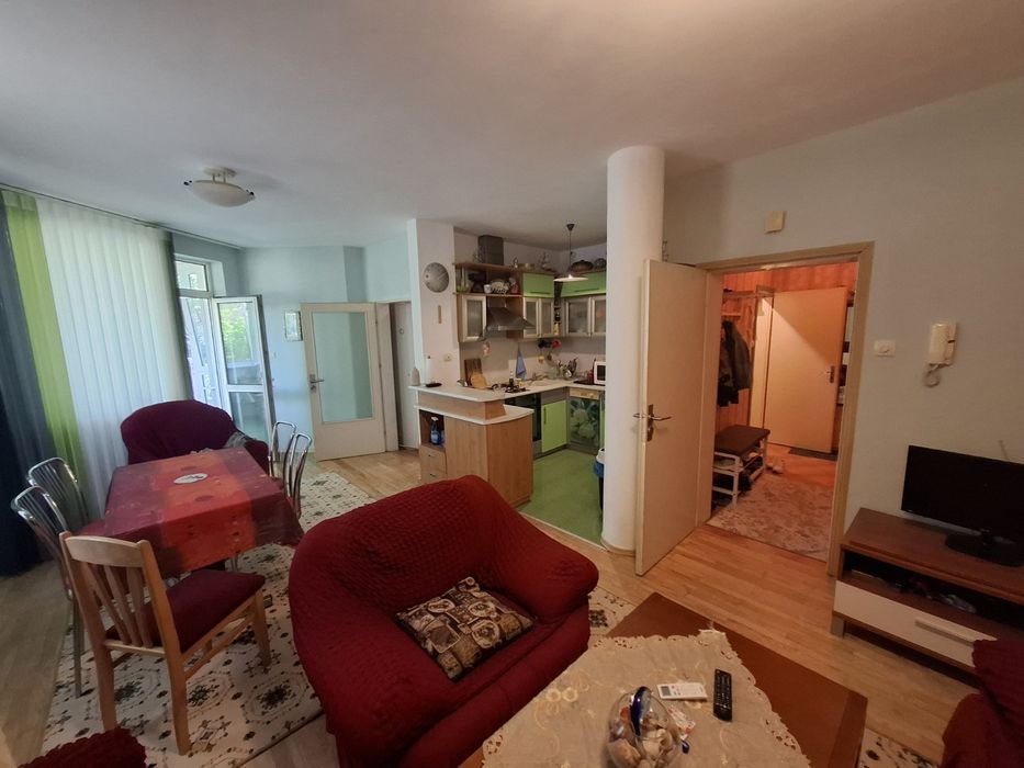 Дава се под наем Тристаен апартамент в Варна, Бизнес хотел - 88 кв.м за 720 € - Снимка #3