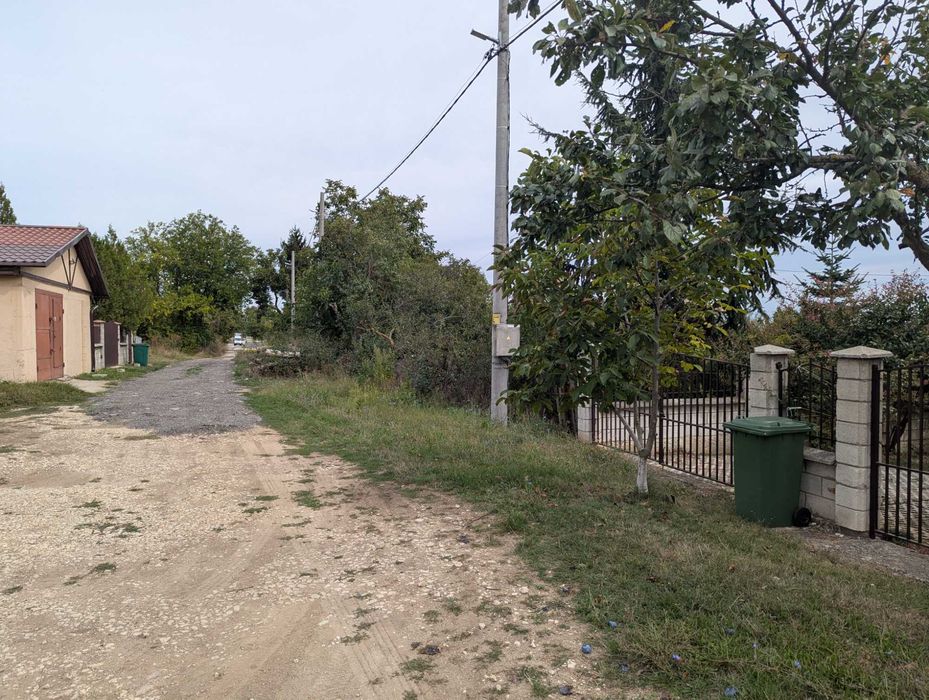 Продава се парцел 560 кв.м.
