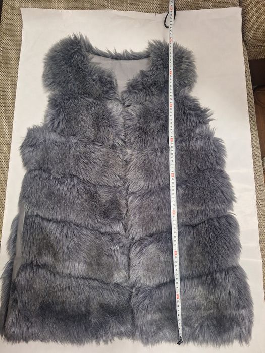 Vestă pufoasă de blană artificială gri