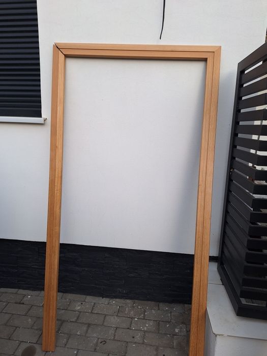 Usi cu toc de stejar