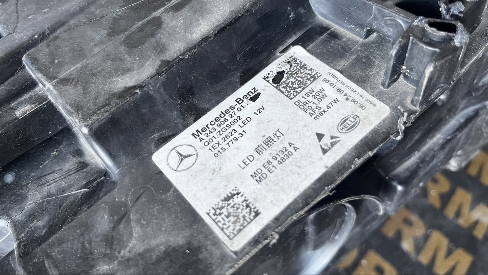 Mercedes EQA 243 десен фар 2 броя и ляв фар