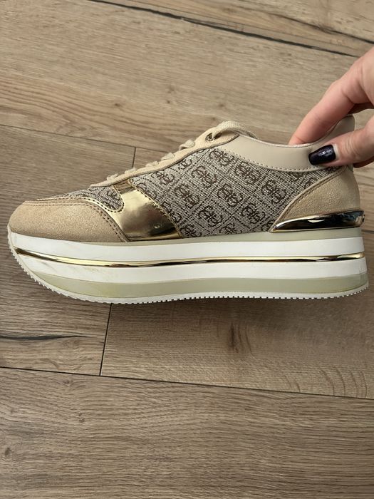 Носени Сникърси Guess