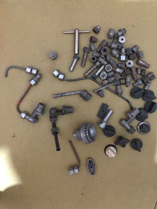 В продаже запчасти от газовой плиты в новом состоянии