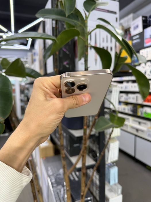 IPhone 16 Pro  Max / 256 Gb