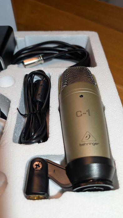 Behringer U-Phoria Studio PRO - Pachet pentru recording (studio)