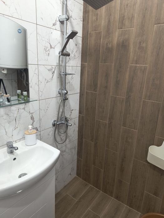 Дава се под наем Тристаен апартамент в Търговище, Запад 3 - 64 кв.м за 259.08 € - Снимка #3