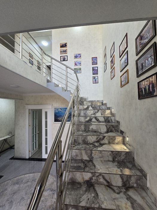 Ховли уй жой сотилади