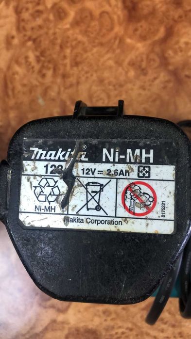 Зарядное устройство Makita DC1414T