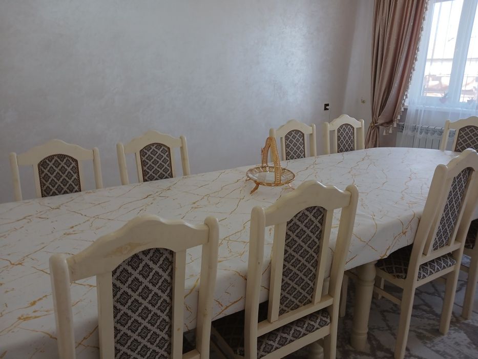 Гостинный стол,стульясымен