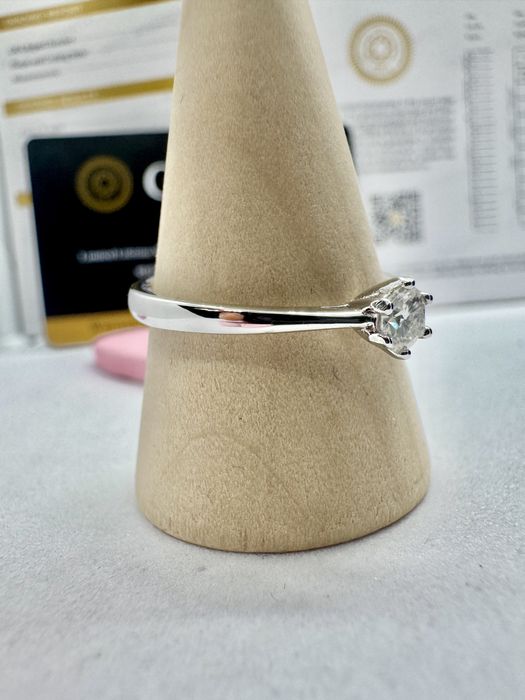 Сребърен пръстен с мойсанит (Диамант) 0.3 карата