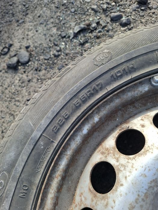 Vand roata rezerva R 17 mercedes vito cu anvelopa 225 55 17 goodyear  buna
