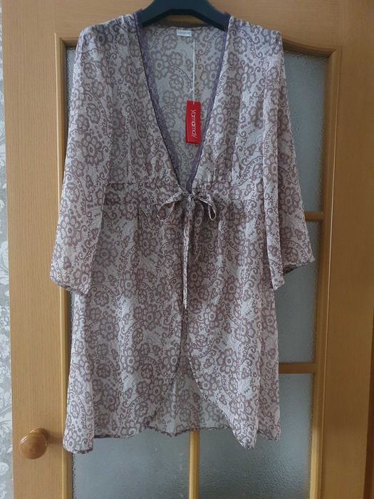 Продам  два халата