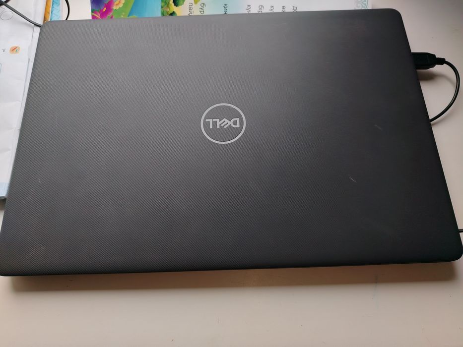 Ноутбук Dell Vostro 3510 / i5 / 8GB / 512GB SSD