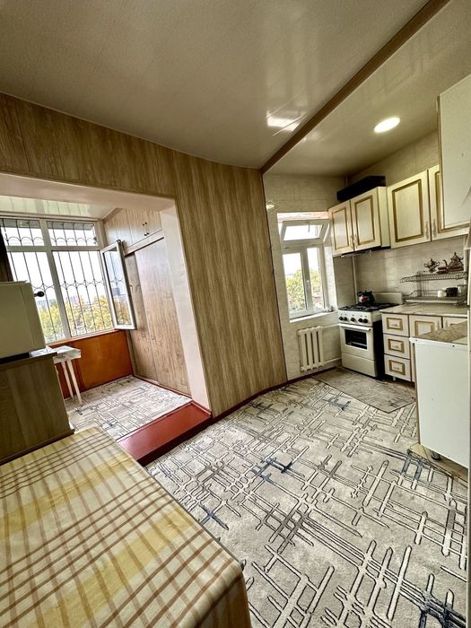 Yunusobod 15 kvartildan 5 xonali kvartira sotiladi srochna sotiladi