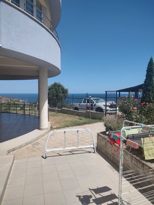 Заменям апартамент в града за къща на село или ще продам.