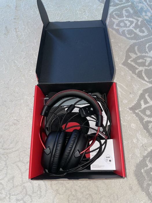продам наушники HyperX новый покупал 1 месяца назад срочно деньги нуже