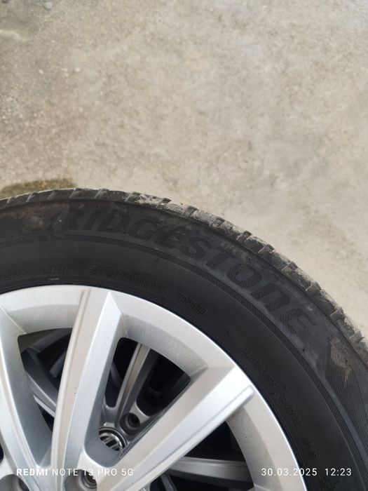 Продавам 4 бр. зимни гуми 215 65 17 Bridgestone