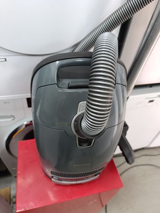 Прахосмукачка Miele Complete C3 Grey Pearl