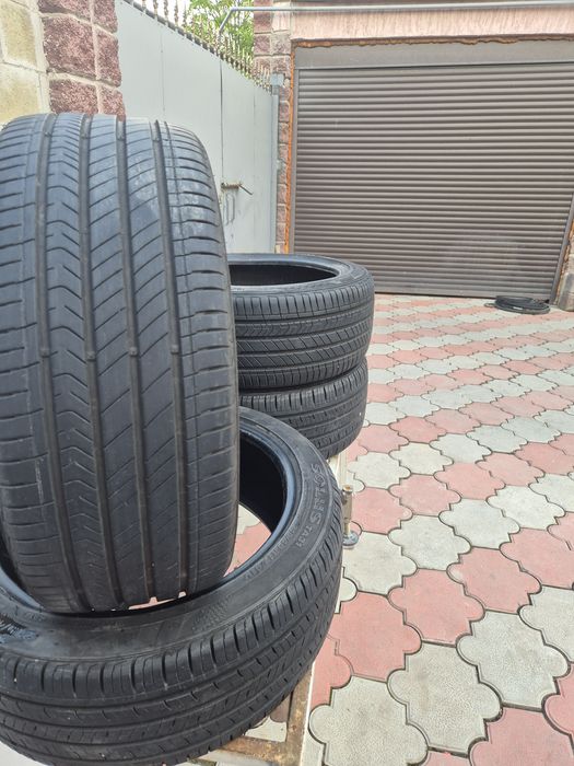 Продам резину 215,45,R17