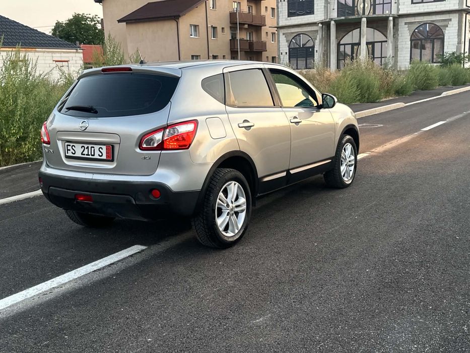 Vand nissan qashqai an 2011 motor 2.0 diesel 4x4
