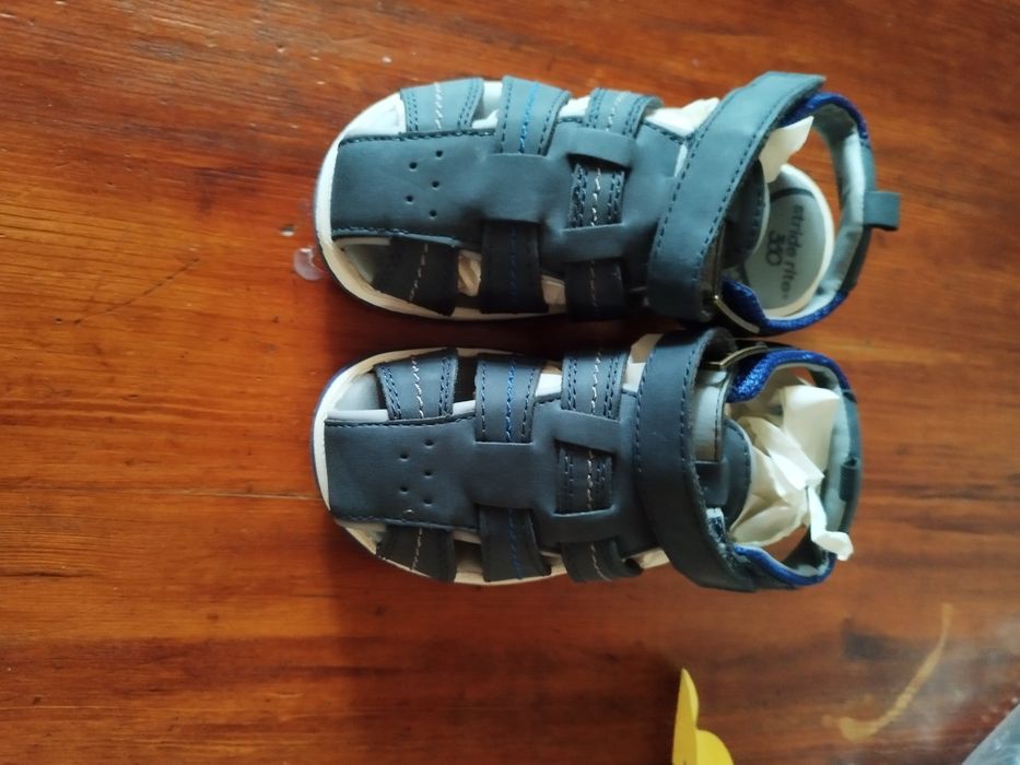 Продам сандали для мальчика