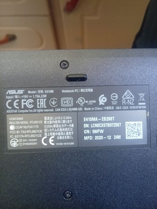 Laptop asus e 410M