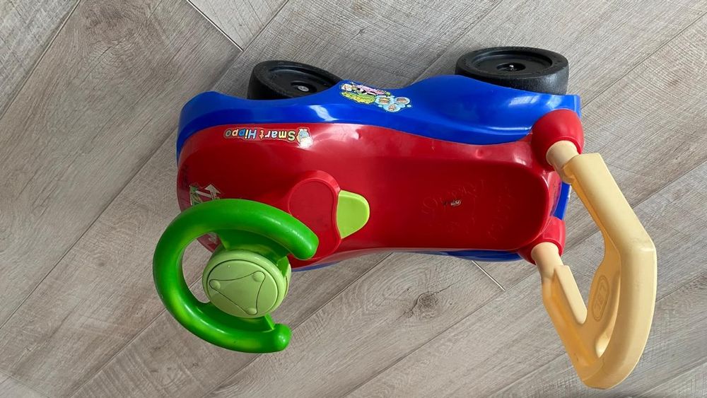 Продам детскую машину.