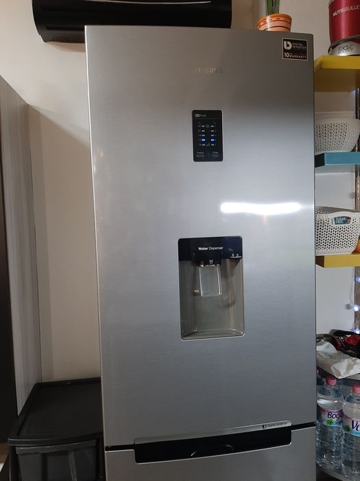 Продавам хладилник Самсунг