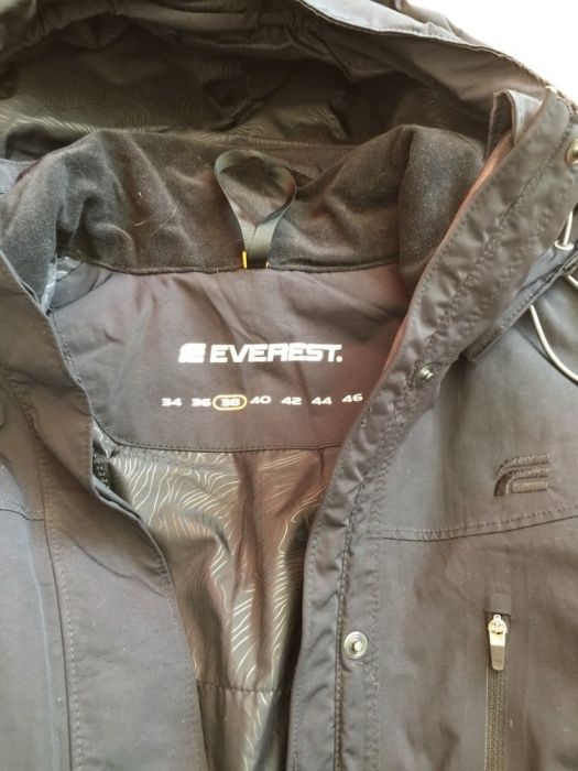 Vând geaca de dama Everest