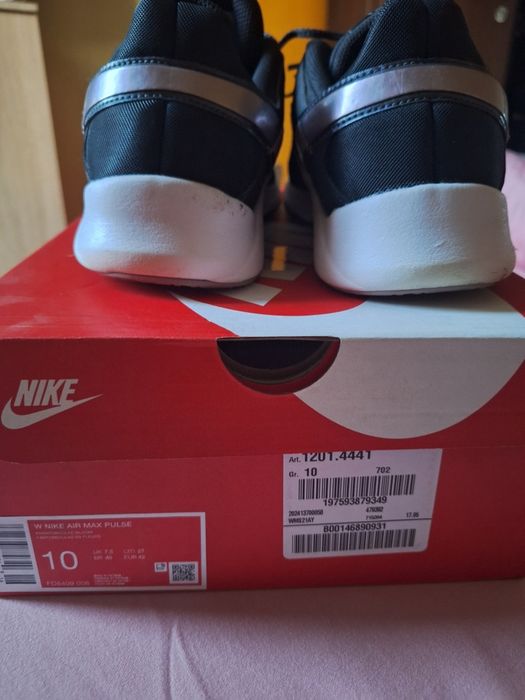 Дамски маратонки Nike Legend Essential 2 Premium.