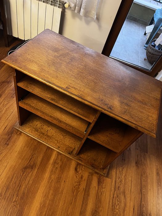 Шкаф с рафтчета, Бюро